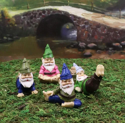 Vista 5 de Ebros - Juego de 12 figuras en miniatura pequeñas de gnomos de hadas, diseño de hadas, diseño de gnomos de yoga, colección de fantasía, decoración