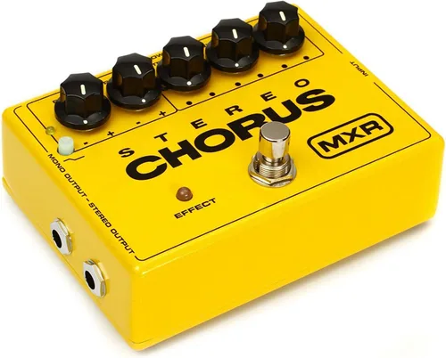 Vista 3 de MXR M134 Stereo Chorus Pedal de efectos de guitarra analógica + cables