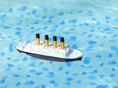 Vista 6 de Modelo de bañera flotante RMS Titanic (solo modelo de bañera italiana)