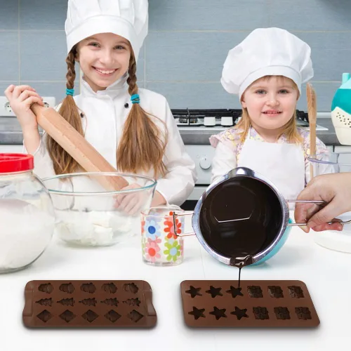 Vista 6 de DanziX Moldes de silicona para chocolate navideño, 4 moldes de caramelo de Navidad, mini moldes de silicona de Navidad para hacer chocolates