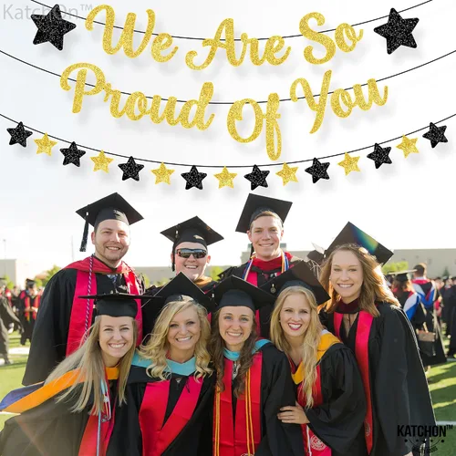 Vista 3 de KatchOn, Cartel con texto en inglés «We are So Proud of You» – Cartel de graduación con purpurina, guirnalda de graduación, decoraciones