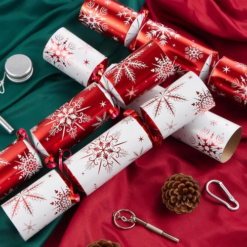 Vista 7 de JOYIN Paquete de 12 recuerdos de fiesta de Navidad sin broches con diseño de copo de nieve rojo y blanco con suministros de fiesta para niños