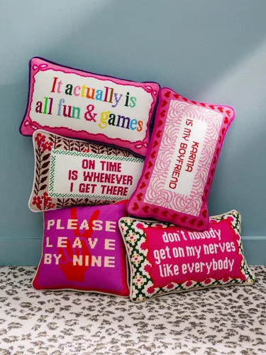 Vista 5 de FURBISH Needlepoint Almohada Decorativa de Sofá - Leave by Nine - 11"x11" - Pequeña Almohada Bordada de Diseñador para Sala de Estar, Sofá, Diván