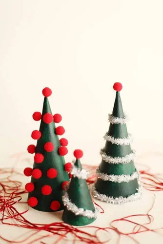 Vista 3 de Crafare - Paquete de 6 conos de espuma de poliestireno de 2,75x7,87 pulgadas para proyectos de árbol de Navidad, centro de mesa de boda, suministros