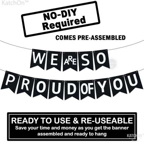 Vista 3 de KatchOn, Cartel con texto en inglés «We are So Proud of You» – Cartel de felicitaciones preencordado de 10 pies, cartel de graduación negro