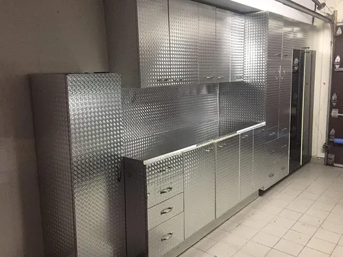 Vista 5 de Placa de diamante industrial con acabado cromado metálico, lámina inferior de vinilo, rollo adhesivo para estantes, paredes y pisos