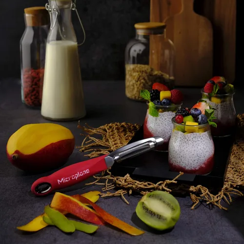 Vista 7 de Microplane Pelador giratorio dentado profesional para tomate y kiwi, para uso a mano derecha e izquierda