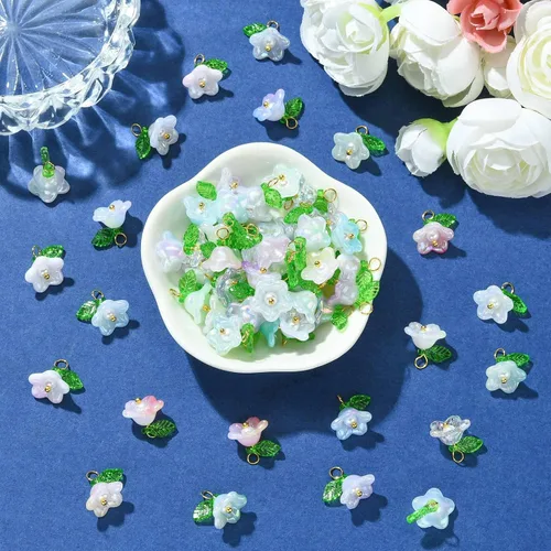 Vista 4 de Ipotkitt 100 dijes acrílicos de flores coloridas en forma de flor de primavera, dijes florales de plantas y hojas con adornos de latón