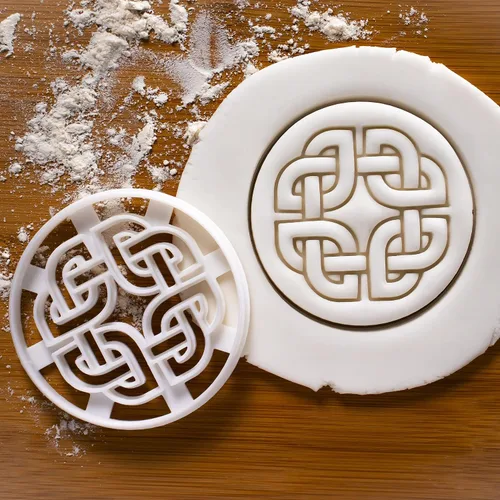 Vista 2 de Nordic Runes - Cortador de galletas con nudo de escudo celta, 1 pieza - Bakerlogy