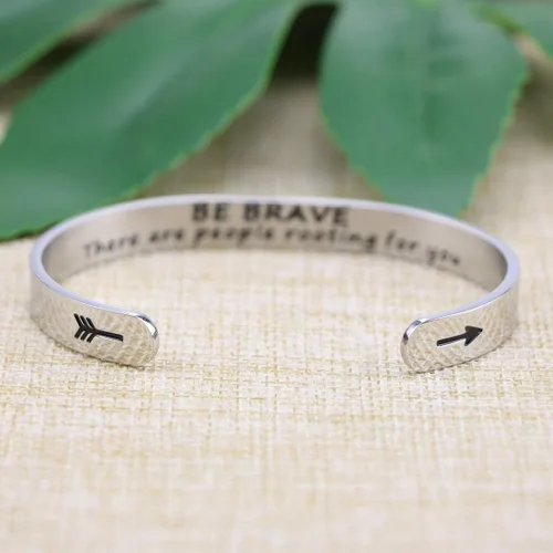 Vista 3 de JoycuFF Pulseras de acero inoxidable para mujer, con frase inspiradoramantra (en inglés) oculta, un regalo para mostrarle tu apoyo a tus amigas