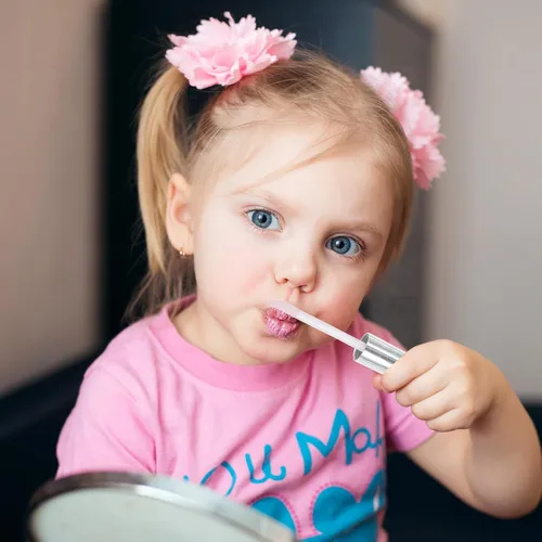 Vista 5 de Hello Kitty - Juego de maquillaje hidratante de 5 piezas a base de plantas, para niñas, niños pequeños, perfecto para fiestas, fiestas de pijamas