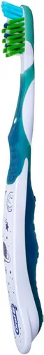 Vista 6 de Oral-B Pro-Health Junior CrossAction Galaxy - Cepillo de dientes suave a partir de 6 años, paquete de 3