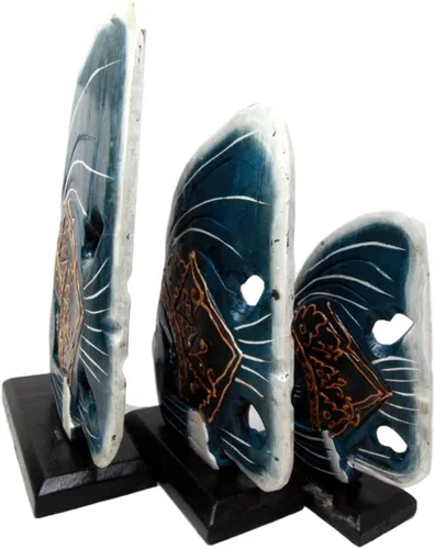 Vista 2 de Artesanos de madera hechos a mano "Ikan Teluk" Blue Tropical River Angel Fish Family Set de 3 figuras decorativas de 10.5 pulgadas de alto