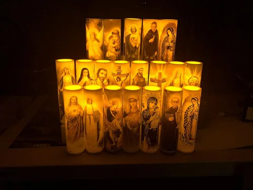 Vista 5 de Señora de los milagros, vela LED sin llama de oración devocional