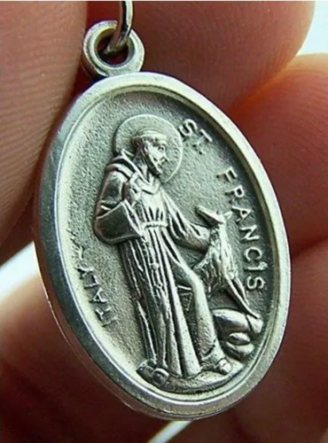 Vista 2 de Colgante de medalla religiosa de protección de mascotas de San Francisco y San Antonio, tono plateado, 1 pulgada, No es una piedra preciosa
