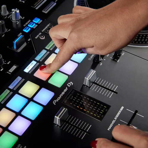 Vista 14 de Pioneer DJ DDJ-REV7 Controlador de DJ Serato de 2 decks