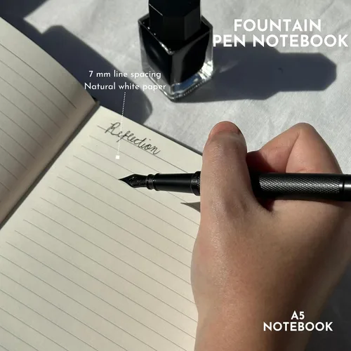 Vista 7 de SETTINI Cuaderno de diario para escribir, cuaderno de tapa dura de cuero vegano – Bucle para bolígrafo, bolsillos traseros y diseño plano, 120 GSM