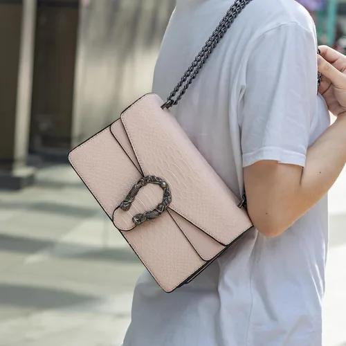 Vista 4 de HELFNE Bolsos de noche y embragues para mujer, bolsos cruzados de moda con cadena, bolsos de mano, lindos bolsos veganos y bolso de hombro