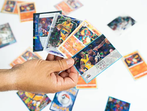 Vista 6 de 100 fundas holográficas negras para tarjetas, ajuste perfecto, fundas brillantes para tarjetas coleccionables, tamaño estándar, compatibles