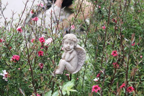 Vista 7 de MUAMAX Juego de 2 estacas decorativas para jardín de ángeles, adornos de ángel de jardín en miniatura, estatua conmemorativa de ángel, accesorios