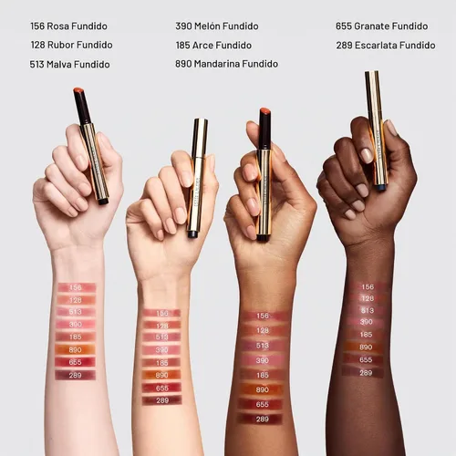 Vista 5 de Estée Lauder Pure Color Melt-On Glosstick para labios Brillo labial voluminizador e hidratante 128 Rubor derretido - Un nude rosado con matices