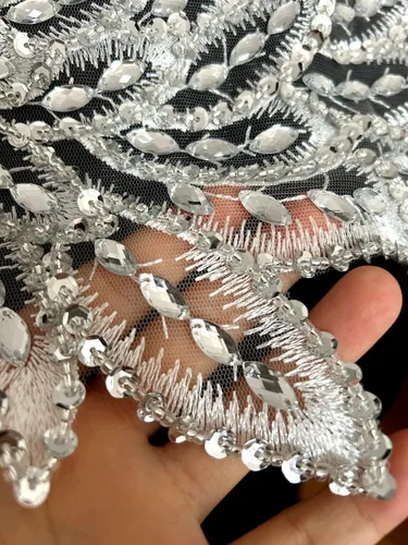 Vista 2 de Cuentas de costura de encaje, apliques de diamantes de imitación, parches de ajuste, accesorios para vestido y ropa, escote (blanco)