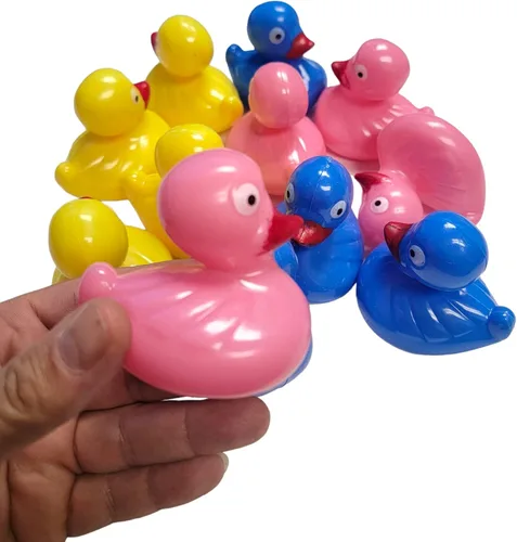 Vista 9 de Juego flotante a juego con peso de patitos amarillos (paquete de 20) Flotador de estanque de patos de plástico. (2.75 pulgadas) Divertido juguete