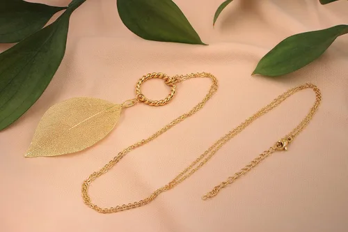Vista 13 de Joyas de hoja de oro rosa y plata para mujer. Pendientes de hoja natural y collares circulares colgantes. Elegantes conjuntos de joyas colgantes.