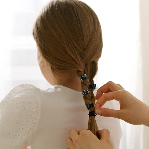 Vista 3 de 50 piezas de mini pinzas para el cabello, pinzas de agarre fuerte multifunción para flequillo. (Negro)