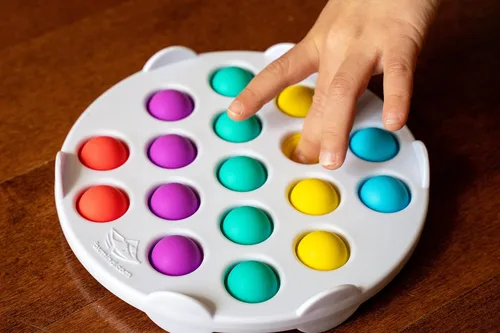 Vista 8 de FoxMind, Go Pop! Colorio, el juego táctil original e ingenioso.