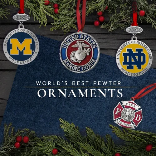 Vista 5 de Baylor University Class of 2025 Adorno para árbol de Navidad esculpido a mano Incrustación de metal intrincadamente hecha de Alma Mater de peltre
