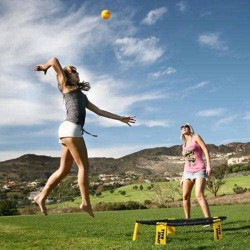 Vista 8 de Spikeball 3 Ball Juego Original de Red Redonda - Incluye 3 Pelotas, Red y Bolsa