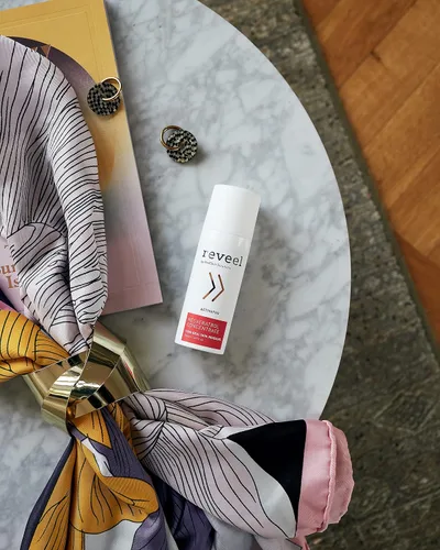 Vista 5 de Resveratrol Concentrado de reveel - Suero antienvejecimiento para la cara - estimula la producción de colágeno para una piel más firme y tersa
