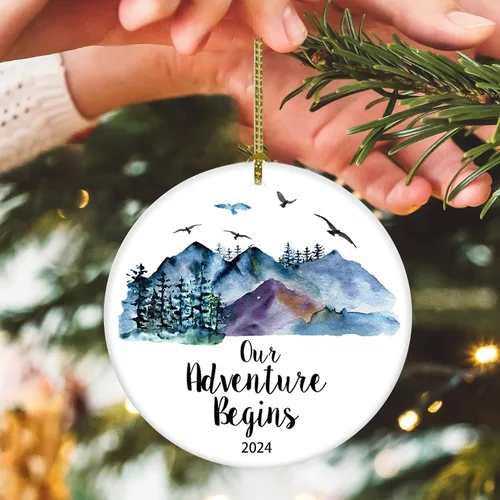 Vista 7 de Adorno de árbol de Navidad Our Adventure Begins, regalo para parejas de recién casados, adorno de Navidad para casados, regalos de boda