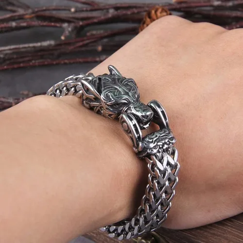 Vista 4 de Pulsera de lobo vikingo Fenrir para hombre, cadena de eslabones de Franco bizantino de acero inoxidable, joyería gótica nórdica personalizada