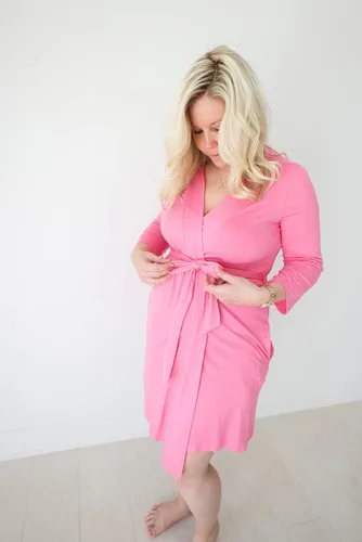 Vista 2 de Posh Peanut Bata de mamá para maternidad, parto de parto, ropa de descanso de lactancia suave, viscosa de bambú