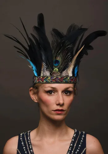 Vista 2 de DAZCOS Diadema de plumas de pavo real, corona, carnaval, tocado, tocado, 1920, Gatsby, cosplay, Navidad