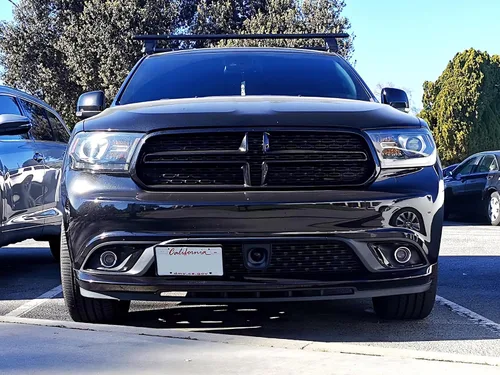 Vista 3 de iJDMTOY Kit de reubicación de placa de matrícula sin taladro para rejilla delantera, compatible con Challenger Charger Durango Grand Cherokee