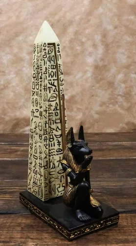 Vista 7 de Ebros Gift Tema egipcio Anubis Chacal Perro Deidad Arrodillado por pilar de obelisco jeroglífico Quemador de incienso Escultura Estatuilla de resina