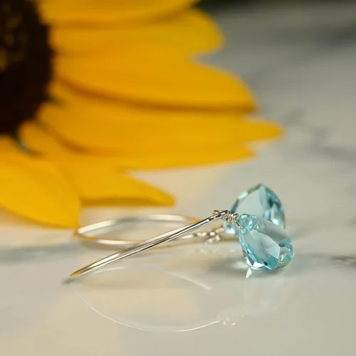 Vista 4 de Pendientes colgantes hechos a mano para mujer - Cuarzo azul aguamarina y plata de ley en caja de regalo - Trillante de cuarzo azul brillante