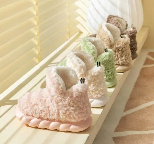 Vista 5 de Pantuflas tipo botín para hombre y mujer, pantuflas peludas mullidas para el invierno, cálidas, antideslizantes, de felpa, con forro de piel