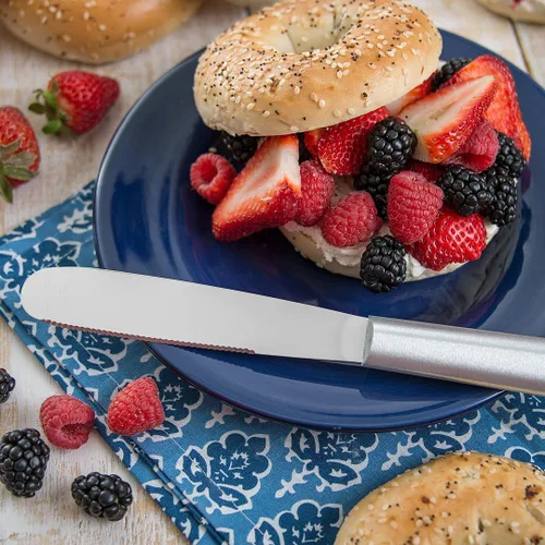 Vista 4 de Rada Cubertería Super Spreader - Cuchillo para esparcir hecho de acero inoxidable con mango de aluminio cepillado fabricado en Estados Unidos