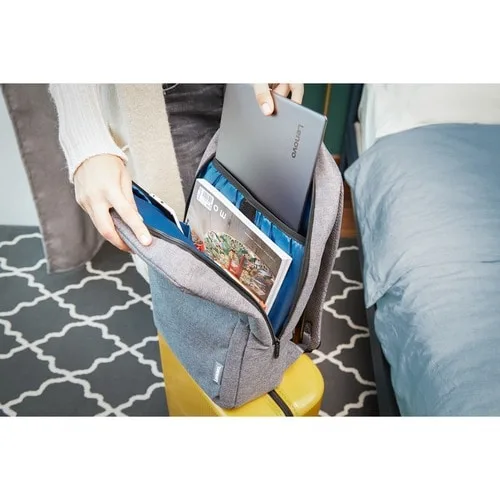Vista 8 de Lenovo 15.6-inch Laptop Casual Backpack