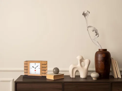 Vista 3 de Bulova B1659 Usonian II Frank Lloyd Wright - Reloj de repisa, acabado natural con base de manchas de nogal
