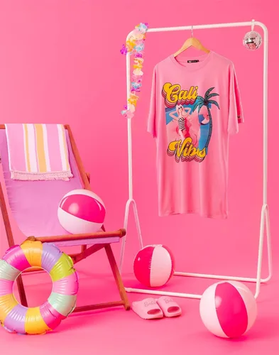 Vista 2 de Barbie Vestido de camiseta de gran tamaño para mujer Adultos California Vibes Doll Traje de verano de manga corta Ropa rosa Regalos