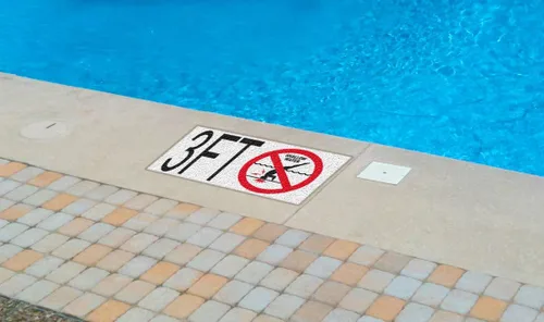 Vista 3 de Marcador de profundidad de cerámica para piscina con acabado liso, fuente de 4 pulgadas