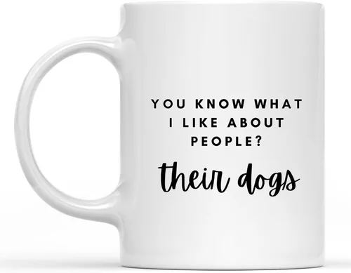 Vista 180 de Taza inspiradora y sarcasmo con texto en inglés "A Truly Great Doctor is Hard to Fond", regalos inspiradores y sarcasmo para hombres y mujeres