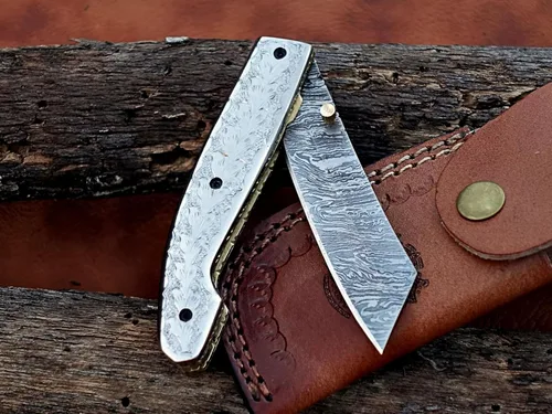 Vista 7 de Cuchillo plegable de Damasco: da rienda suelta a tu aventurero interior con esta herramienta EDC compacta y elegante: artesanía de precisión