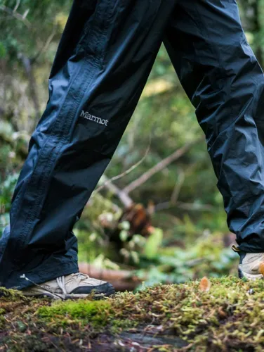 Vista 9 de MARMOT Pantalones impermeables para mujer, ropa de mujer, pantalones ecológicos con cremallera completa