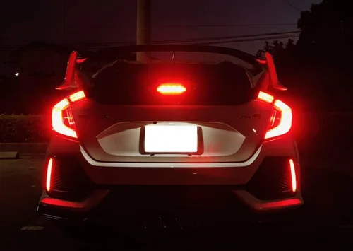 Vista 3 de iJDMTOY luces LED de reflector de parachoques de lente roja 24-SMD compatibles con Honda Civic Hatchback 2017-21, SI o Sedan Tipo-R, función como